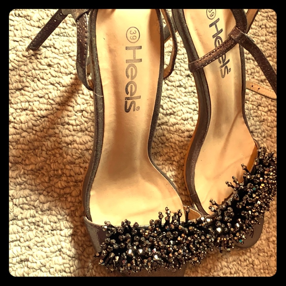 I am selling my shoes only one time wore.